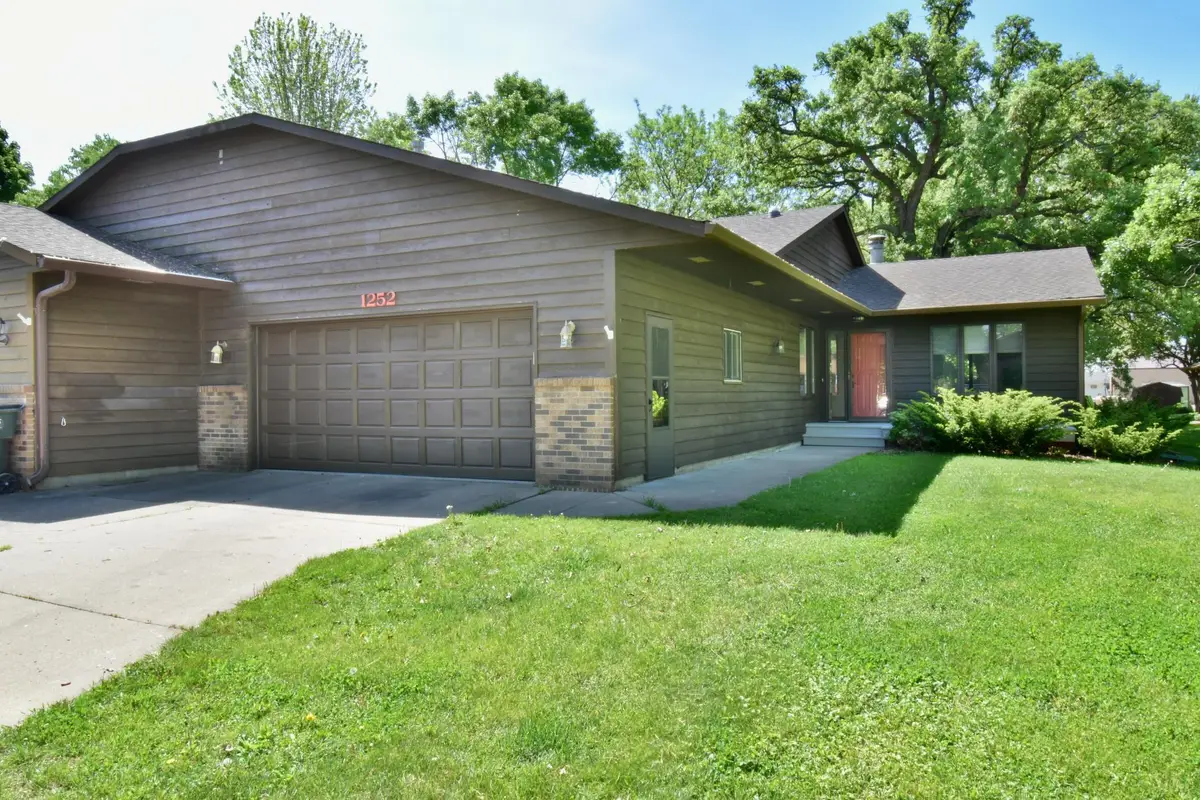 1252 Rolling Oaks Lane Nw, Hutchinson, MN 55350 - #1