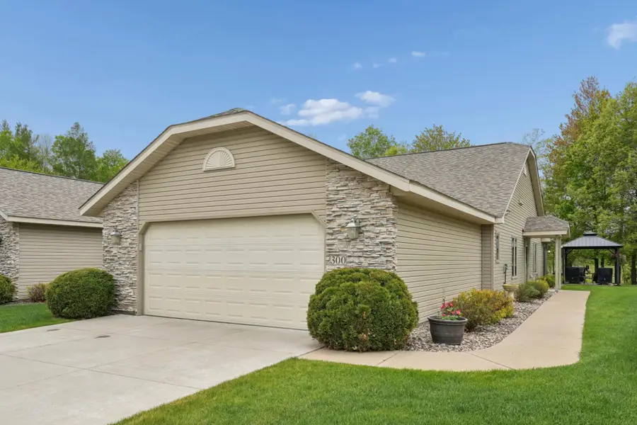 300 Deer Path #5, Osceola, WI 54020 - #2