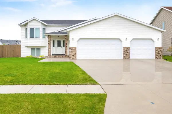 4809 43rd Street S, Fargo, ND 58104