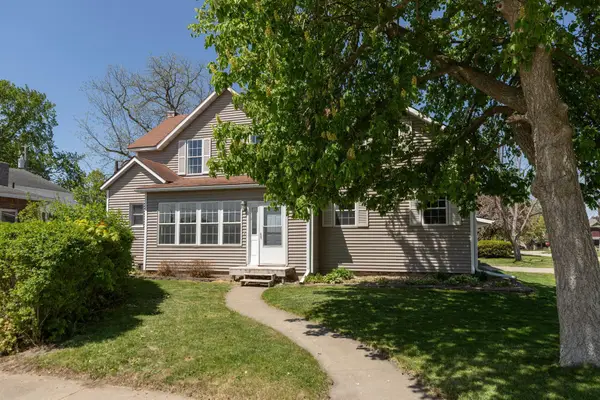 311 Center Avenue S, Eyota, MN 55934