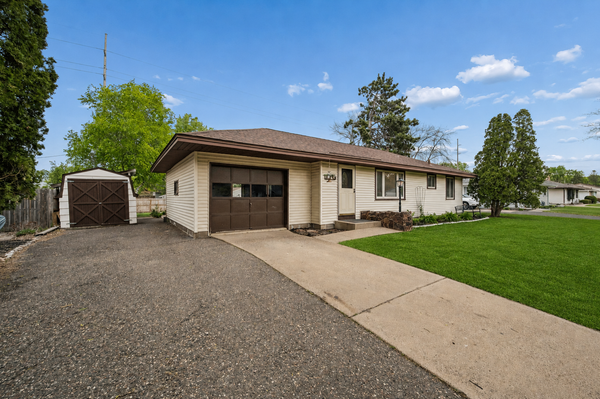 321 109th Avenue Nw, Minneapolis, MN 55448