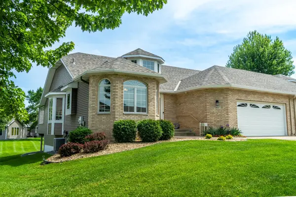 3022 Highpointe Curve, Saint Paul, MN 55113