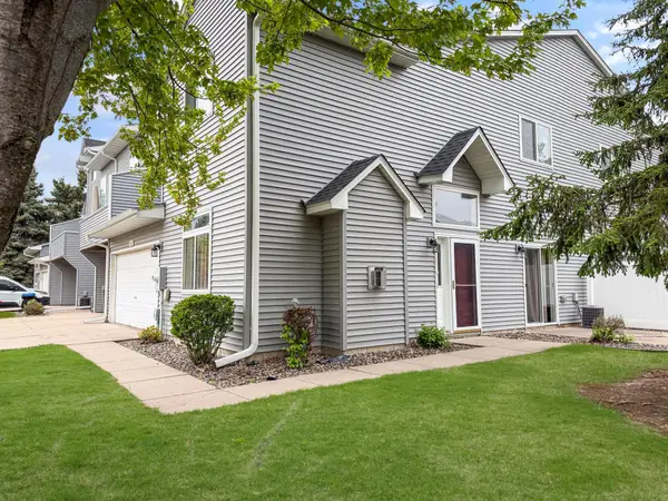 665 Kingfisher Lane #E, Woodbury, MN 55125