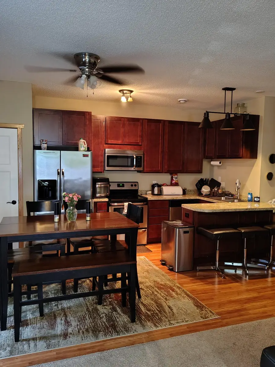 1283 County Road D Circle E #B, Saint Paul, MN 55109 - #2