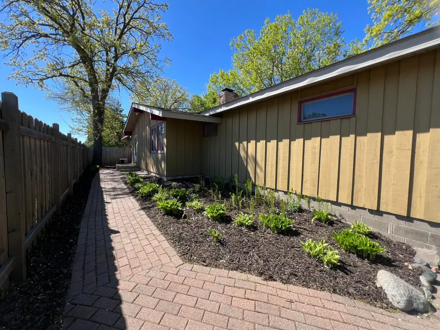 122 Craig Way Ne, Fridley, MN 55432 - #2