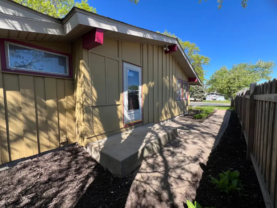 122 Craig Way Ne, Fridley, MN 55432 - #3