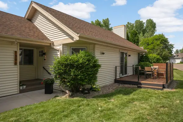 1390 Granada Trail N, Oakdale, MN 55128
