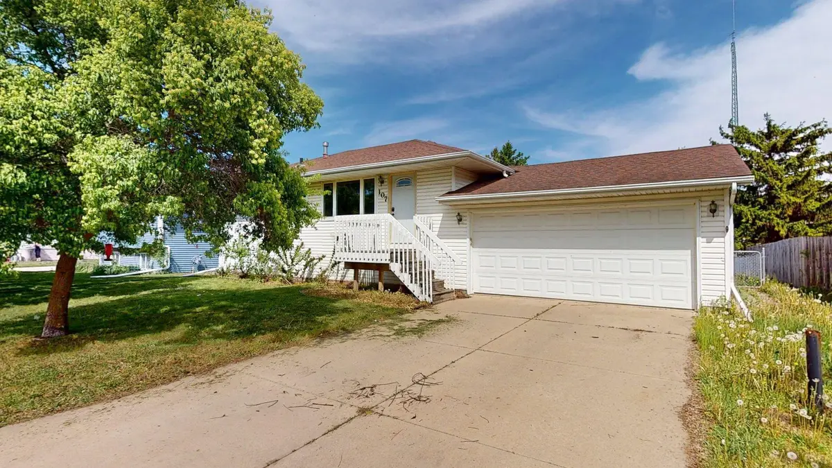 107 9th Avenue Ne, Dodge Center, MN 55927 - #1