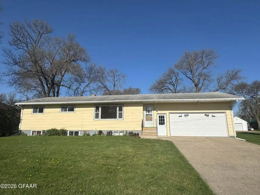 203 Park Ave, Finley, ND 58230 - #1