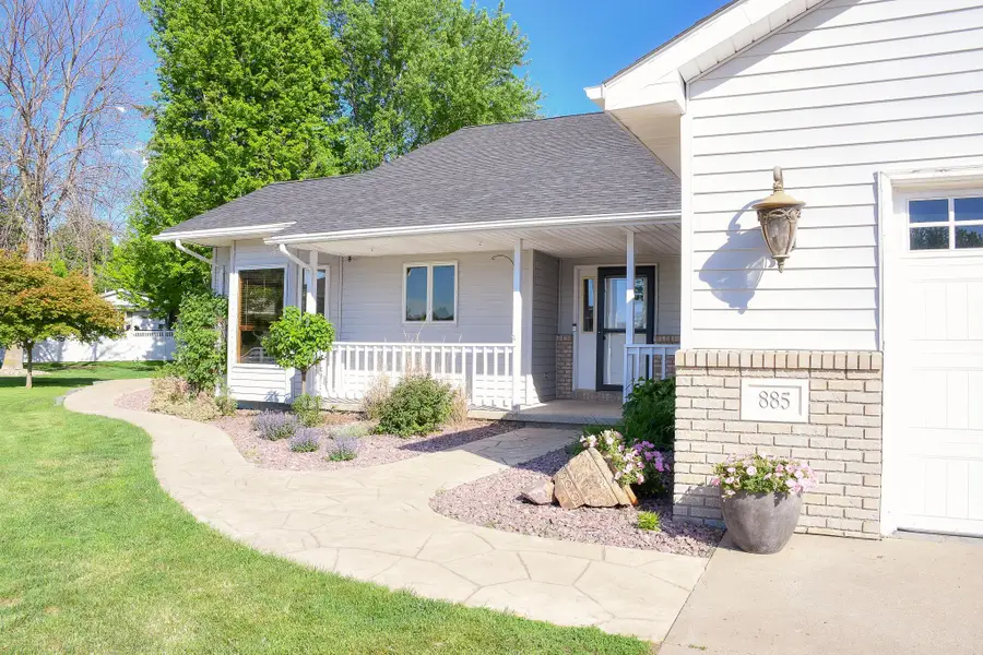 885 Briarwood Drive, Worthington, MN 56187 - #2