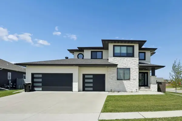 2402 N Pond Drive E, West Fargo, ND 58078