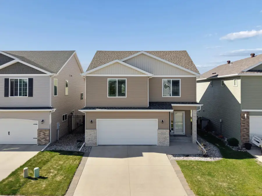 947 30th Avenue W, West Fargo, ND 58078 - #2