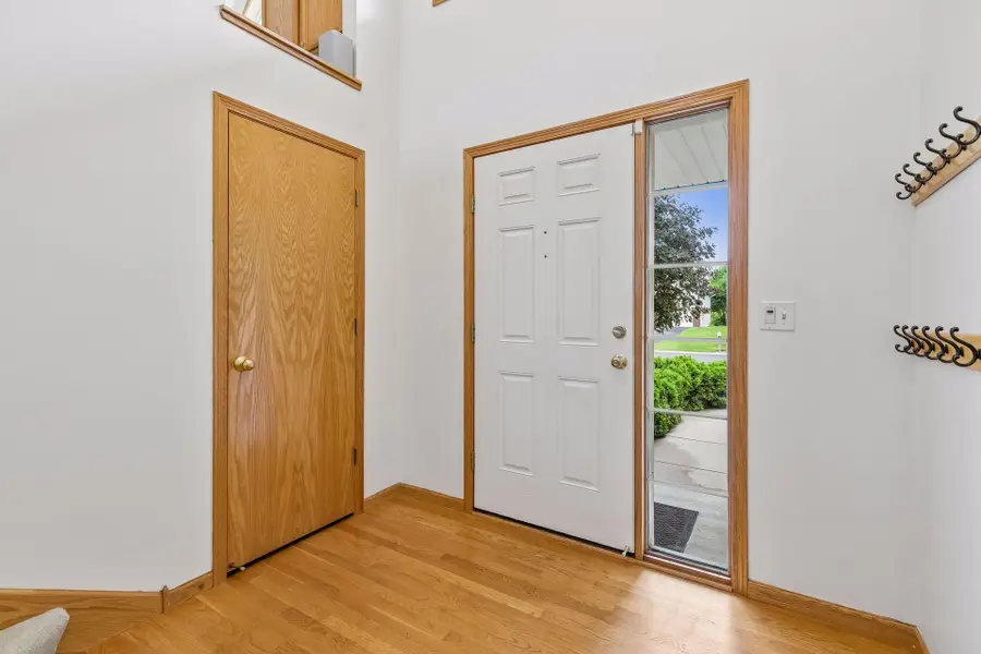 909 Basenji Curve, Shakopee, MN 55379 - #2