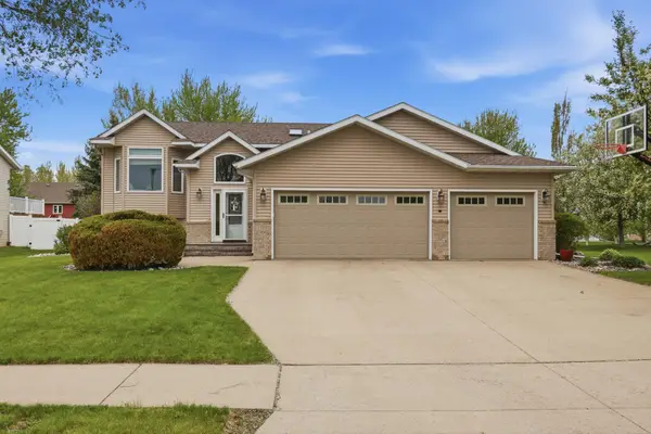 3327 46 Avenue S, Fargo, ND 58104