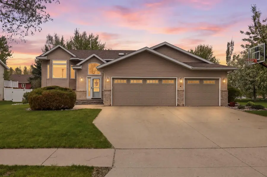 3327 46 Avenue S, Fargo, ND 58104 - #2