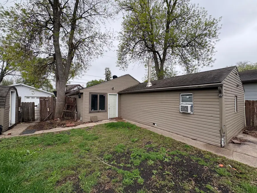 346 15th Avenue S, Fargo, ND 58103 - #2