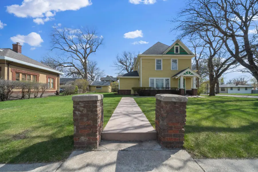 424 6th Avenue W, Alexandria, MN 56308 - #2