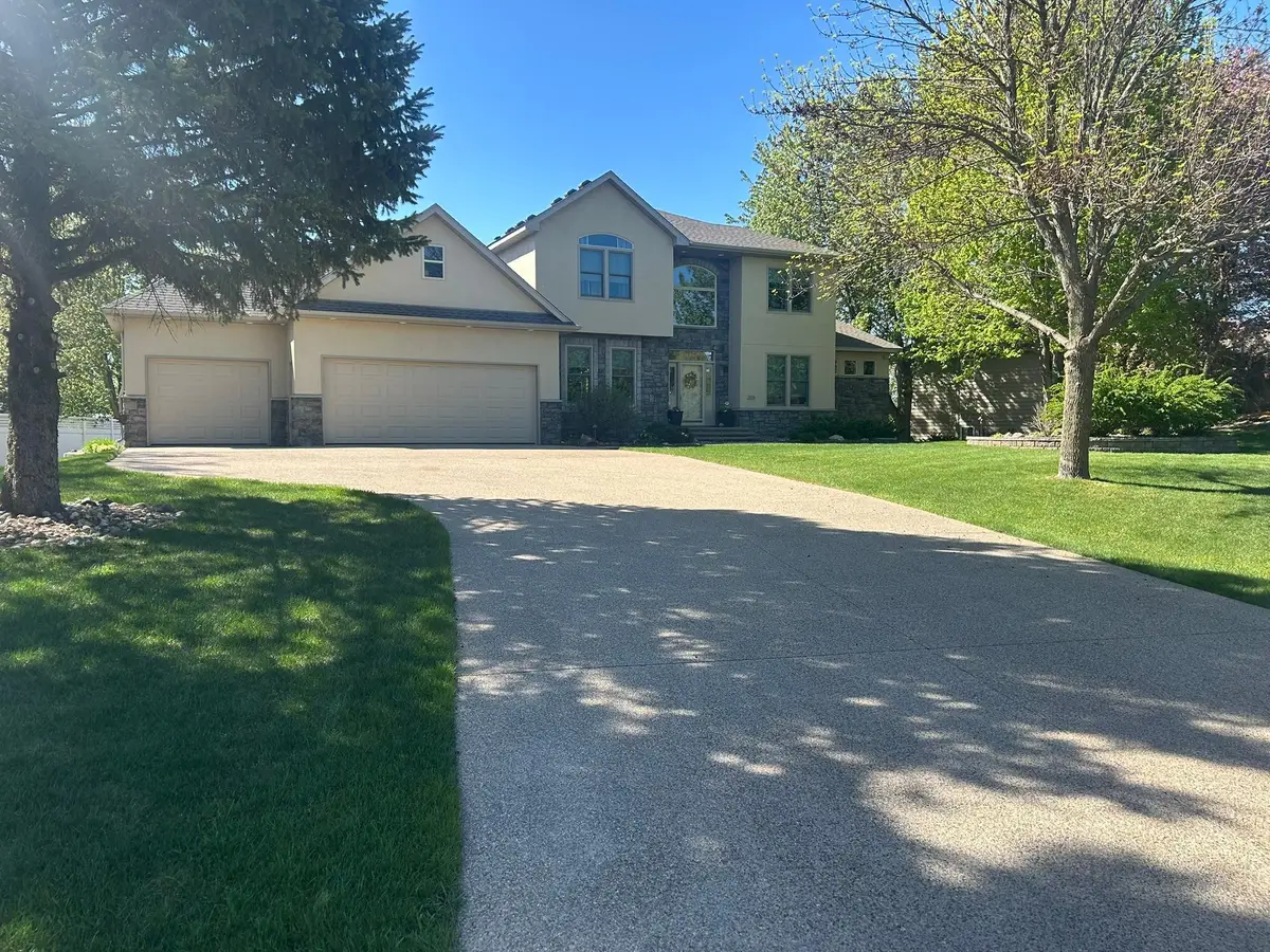 3506 W Eagle Ridge Dr, Willmar, MN 56201 - #1
