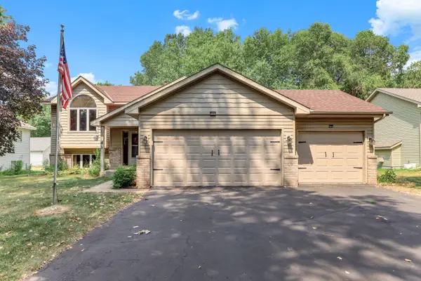 397 Viking Drive E, Saint Paul, MN 55117
