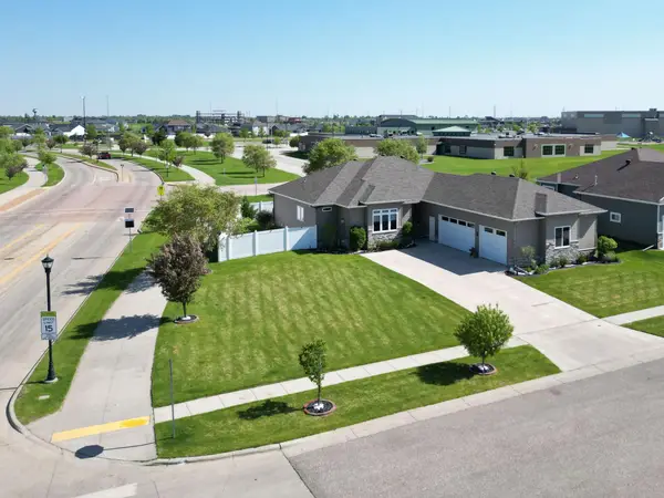 410 Freedom Terrace E, West Fargo, ND 58078