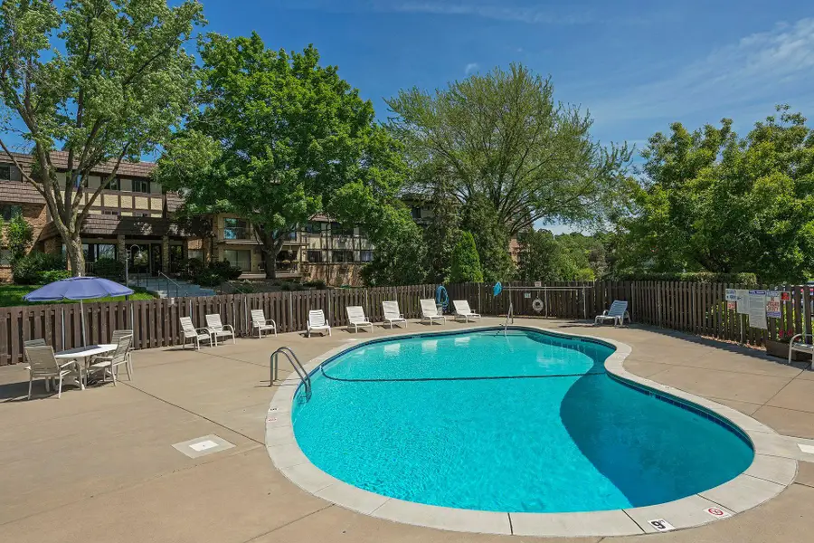205 Barry Avenue S #320, Wayzata, MN 55391 - #2