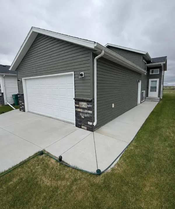 6850 67th Street S, Horace, ND 58047