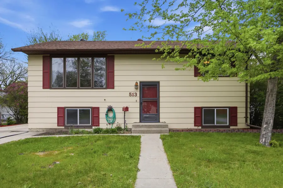 513 N 19 Ave N, Fargo, ND 58102 - #3