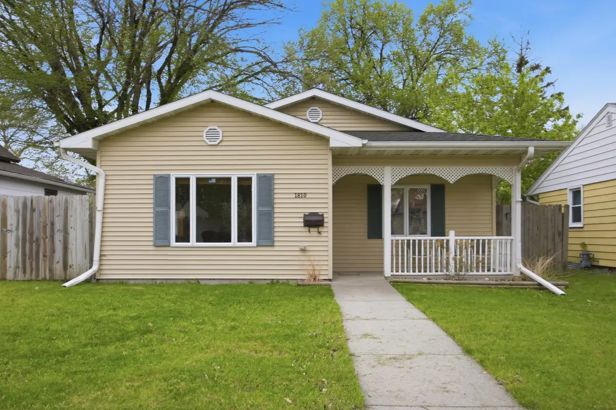 1810 5th Avenue S, Fargo, ND 58103 - #1