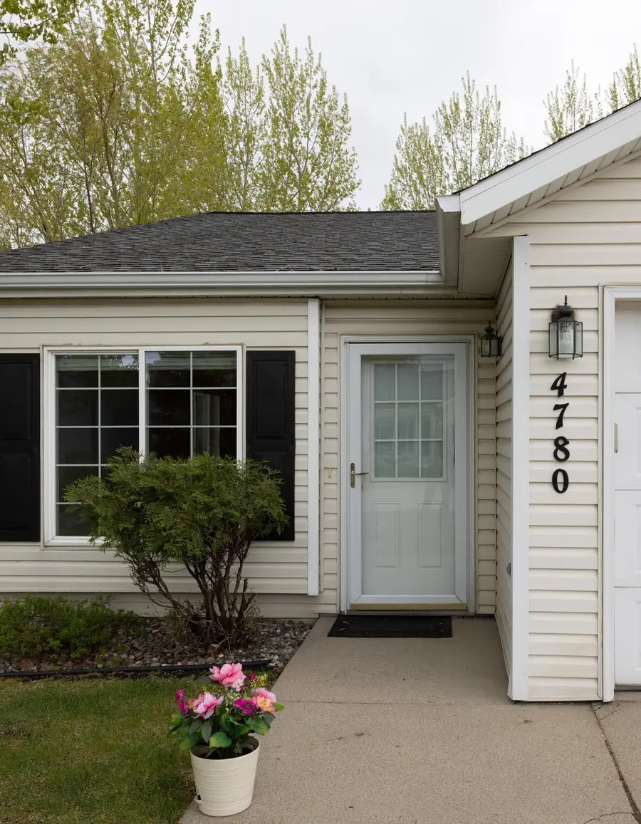 4780 10th Avenue S, Fargo, ND 58103 - #2