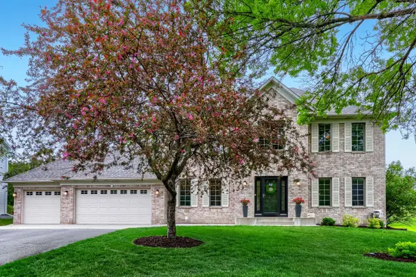2333 Stone Creek Lane W, Chanhassen, MN 55317