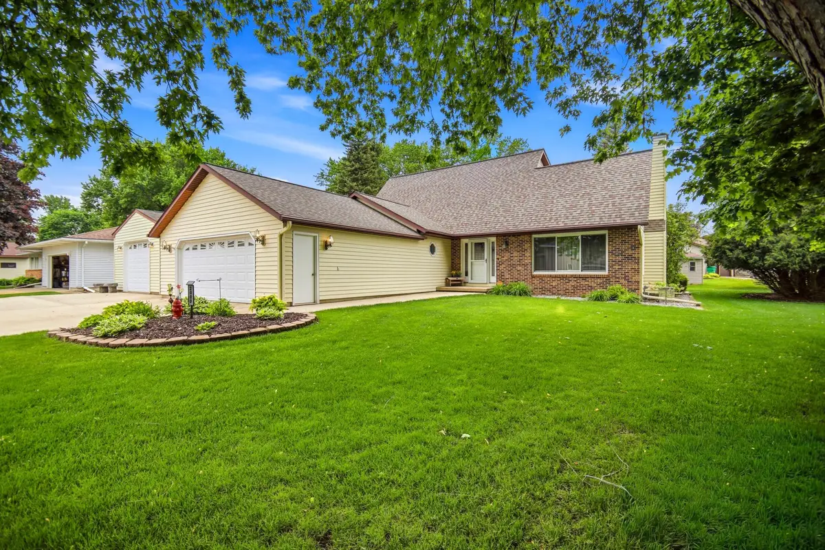 2000 9th Street Sw, Austin, MN 55912 - #1
