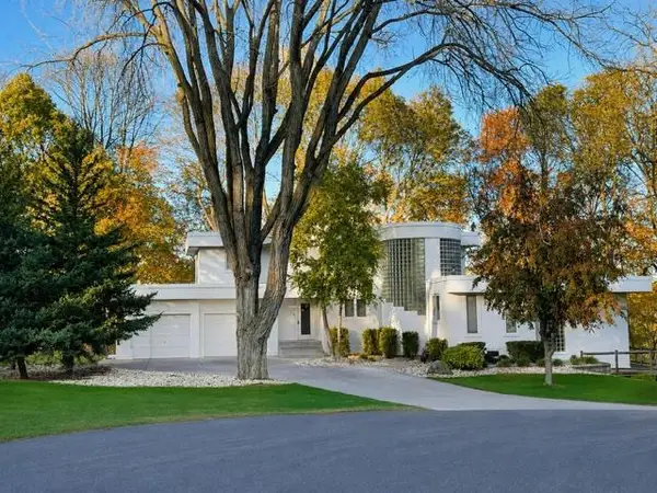 317 Meadow Woods Drive, Mankato, MN 56001