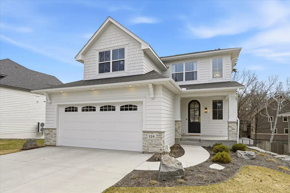 124 Chicago Avenue N, Wayzata, MN 55391 - #1