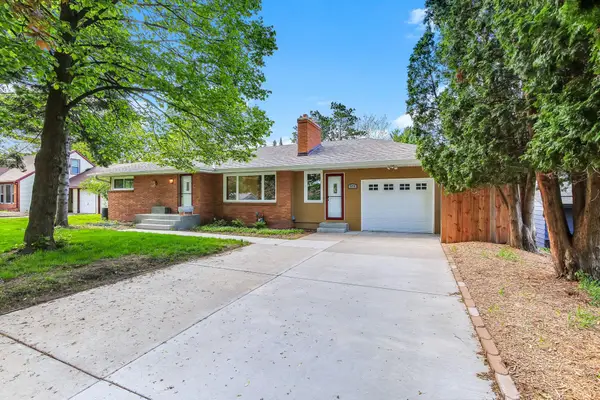 676 Shryer Avenue W, Saint Paul, MN 55113