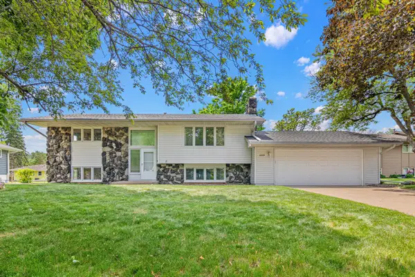4829 Boone Circle N, Minneapolis, MN 55428