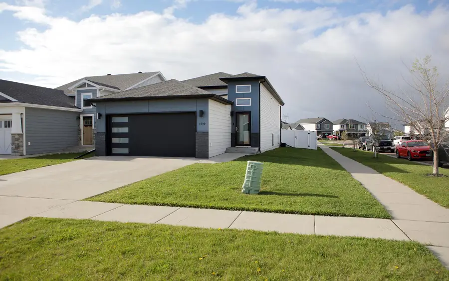 1719 67th Avenue S, Fargo, ND 58104 - #3