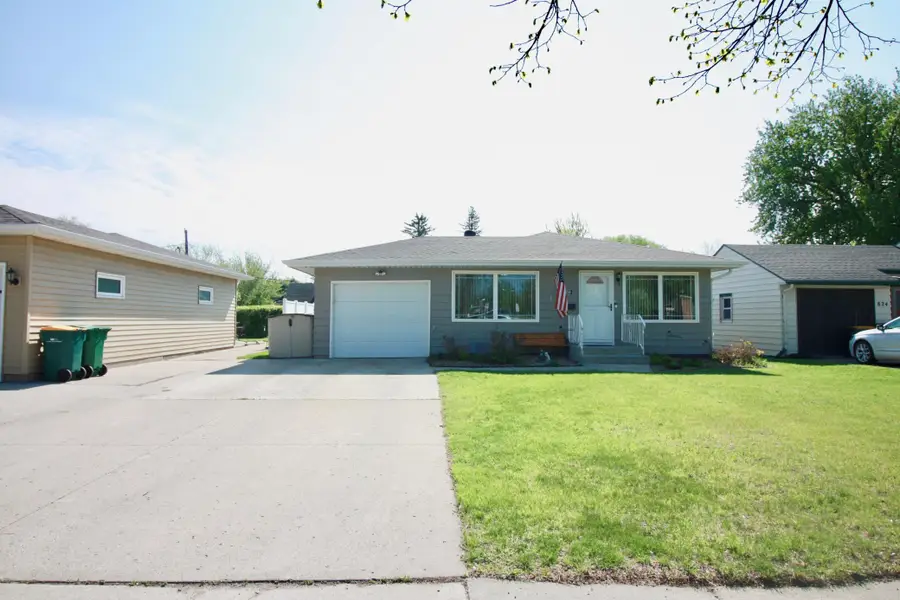 826 4th Street N, Wahpeton, ND 58075 - #2