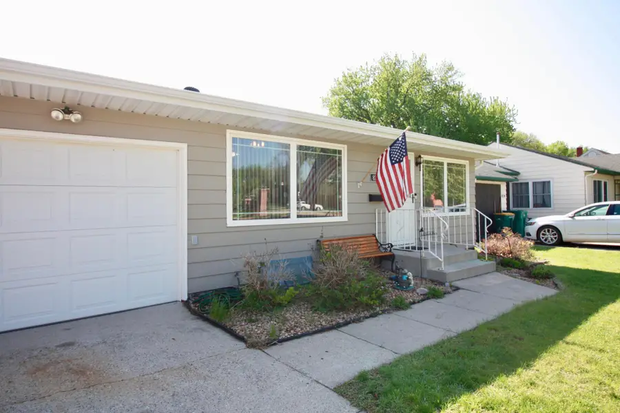 826 4th Street N, Wahpeton, ND 58075 - #3