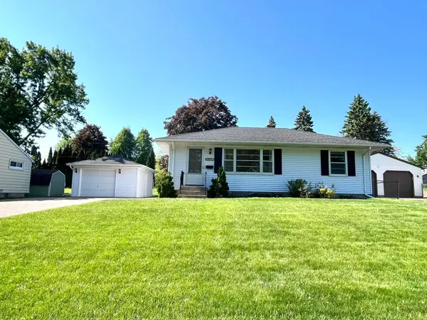3752 Upper 73rd Street E, Inver Grove Heights, MN 55076