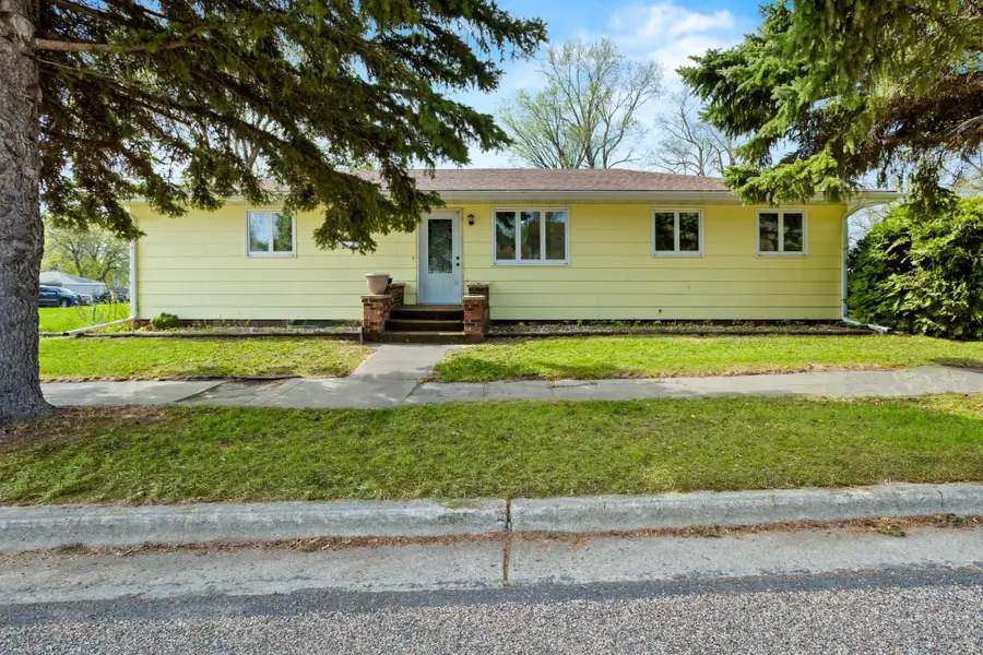 404 Wadge Avenue S, Park River, ND 58270 - #2