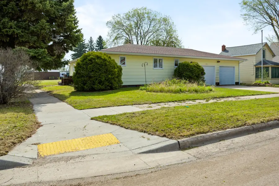 404 Wadge Avenue S, Park River, ND 58270 - #3
