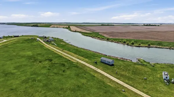 110 Eula Mae Woodward Parkway Sw, Oakes, ND 58474