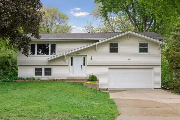 9030 45th Avenue N, Minneapolis, MN 55428