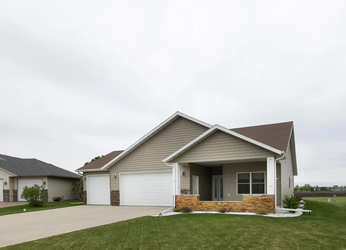 647 43 1/2 Avenue S, Moorhead, MN 56560 - #1