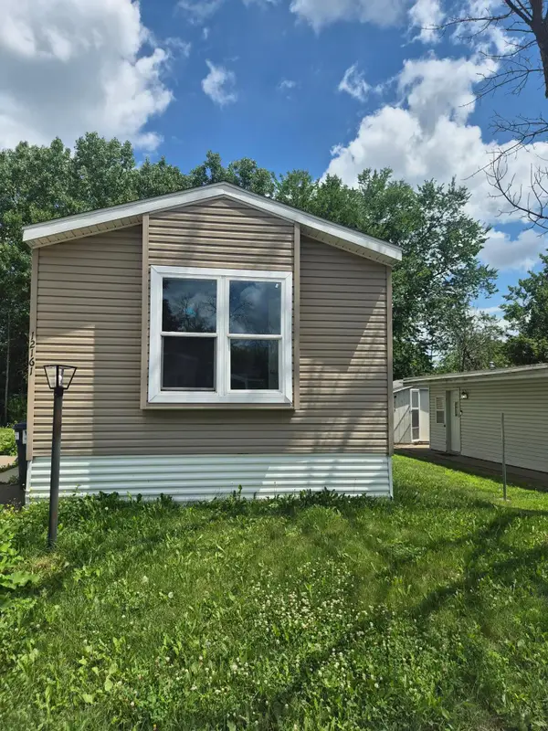 12161 Geneva Way, Apple Valley, MN 55124