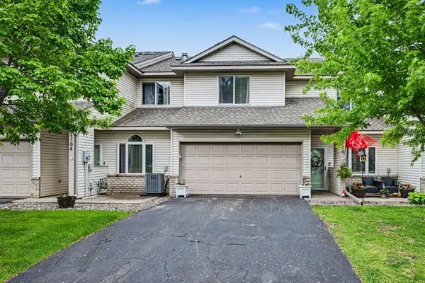 1106 Crystal Place W, Chaska, MN 55318