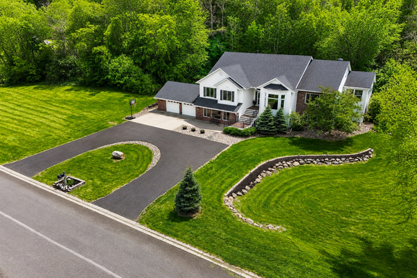 9655 Barton Trail, Inver Grove Heights, MN 55077