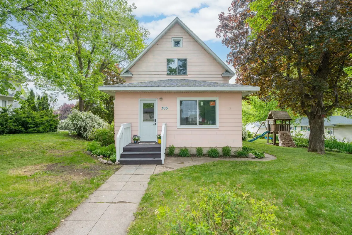 303 Broadway, Hanska, MN 56041 - #1