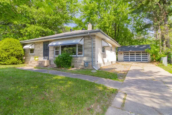 1751 Larpenteur Avenue E, Maplewood, MN 55109