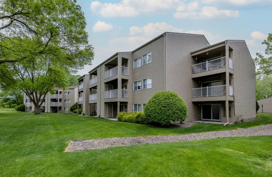 1225 Ferndale Street N #B1, Saint Paul, MN 55119 - #2